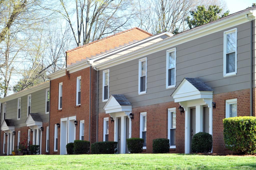 English Garden Townhomes Lerner Apartments